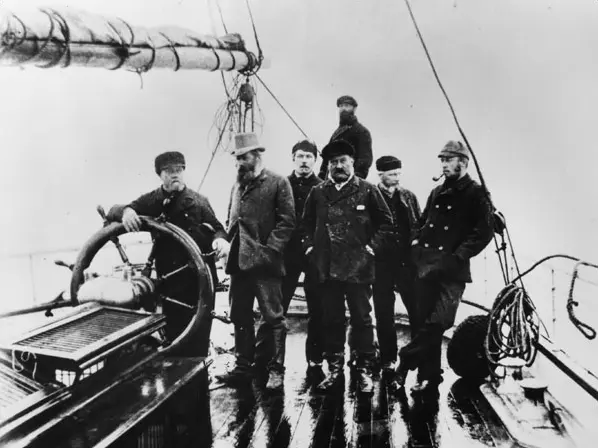 Arthur Conan Doyle / Biografía 6 Arthur Conan Doyle a bordo del ballenero Eira durante su expedición al Ártico en 1880.