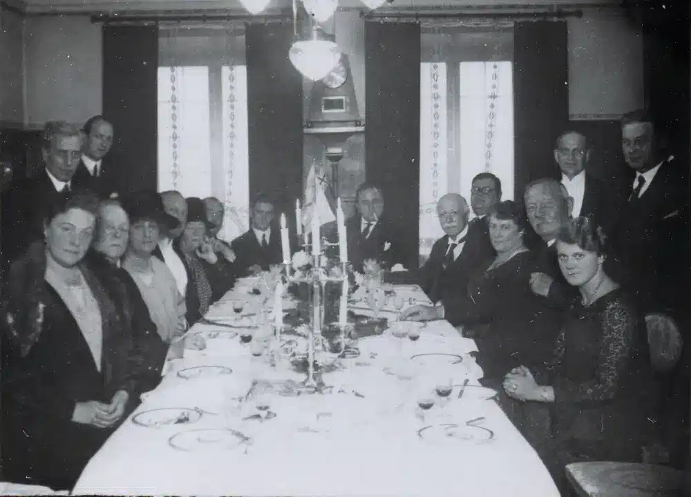 Arthur Conan Doyle / Biografía 19 Arthur Conan Doyle durante un almuerzo con la Sociedad Espiritista de Estocolmo, 29 de octubre de 1929.