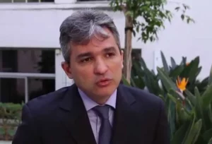Ser Médico Ser Humano 1 Décio Iandoli Jr. Autor de Ser Médico Ser Humano.